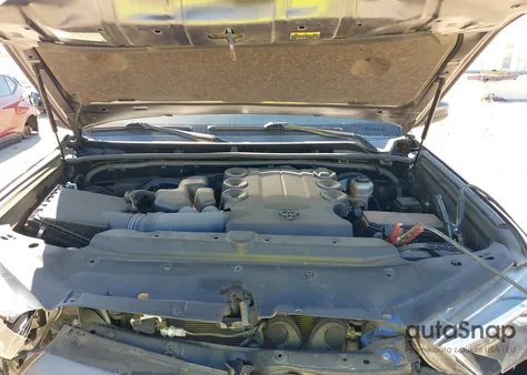 2021 Toyota 4Runner Sr5 z USA, uszkodzony, nr VIN JTEEU5JR8M5247372